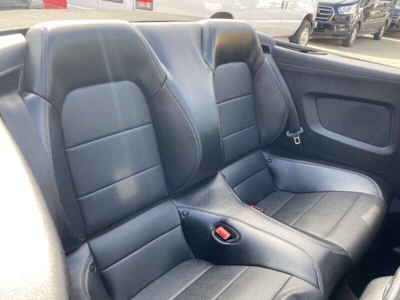 Used 2019 Ford Mustang Premium RWD image 10