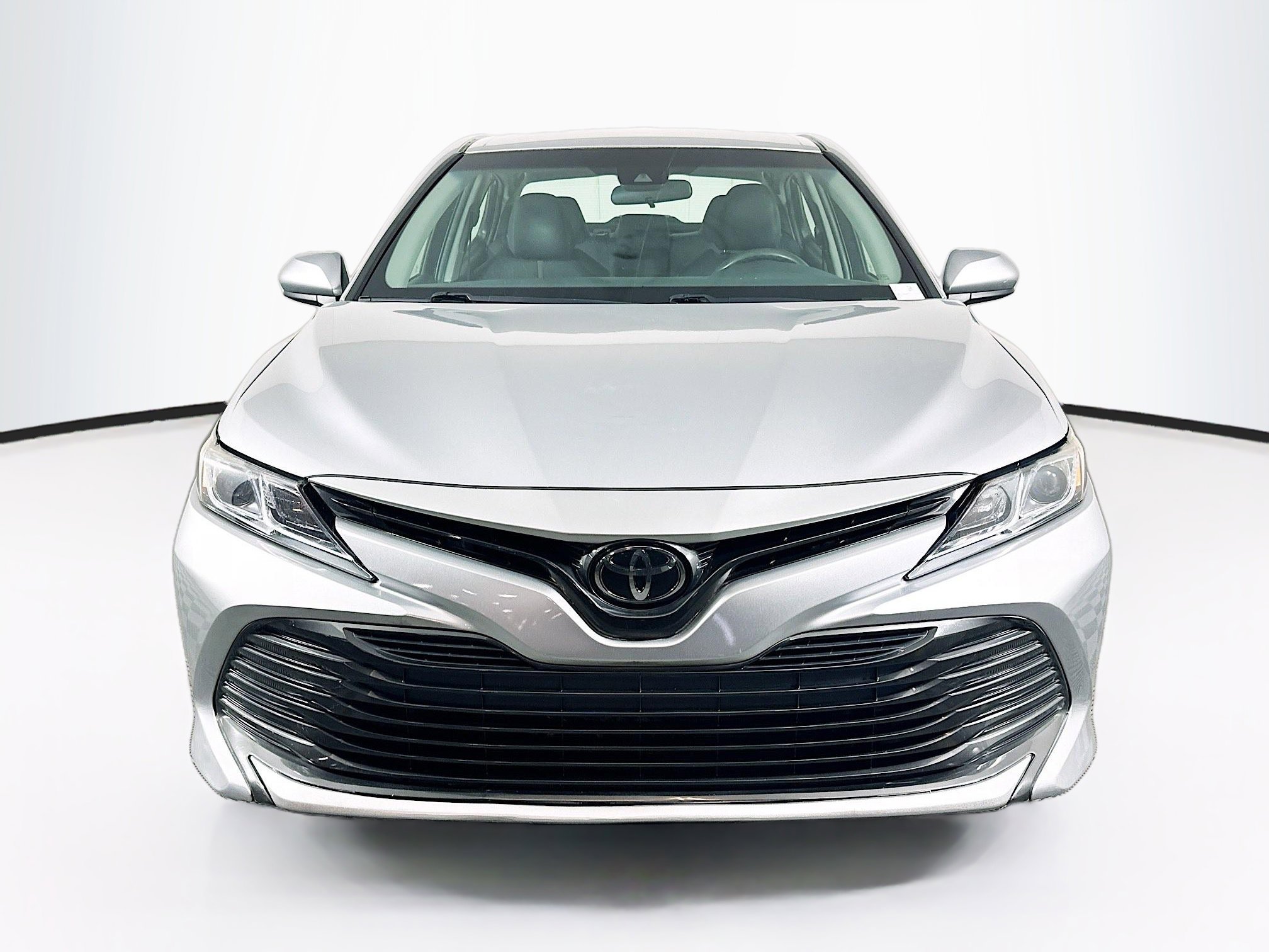 Used 2018 Toyota Camry LE FWD image 2