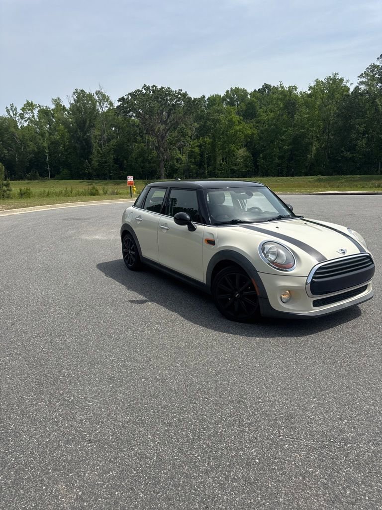 Used 2016 MINI Cooper 4-Door Hardtop image 6
