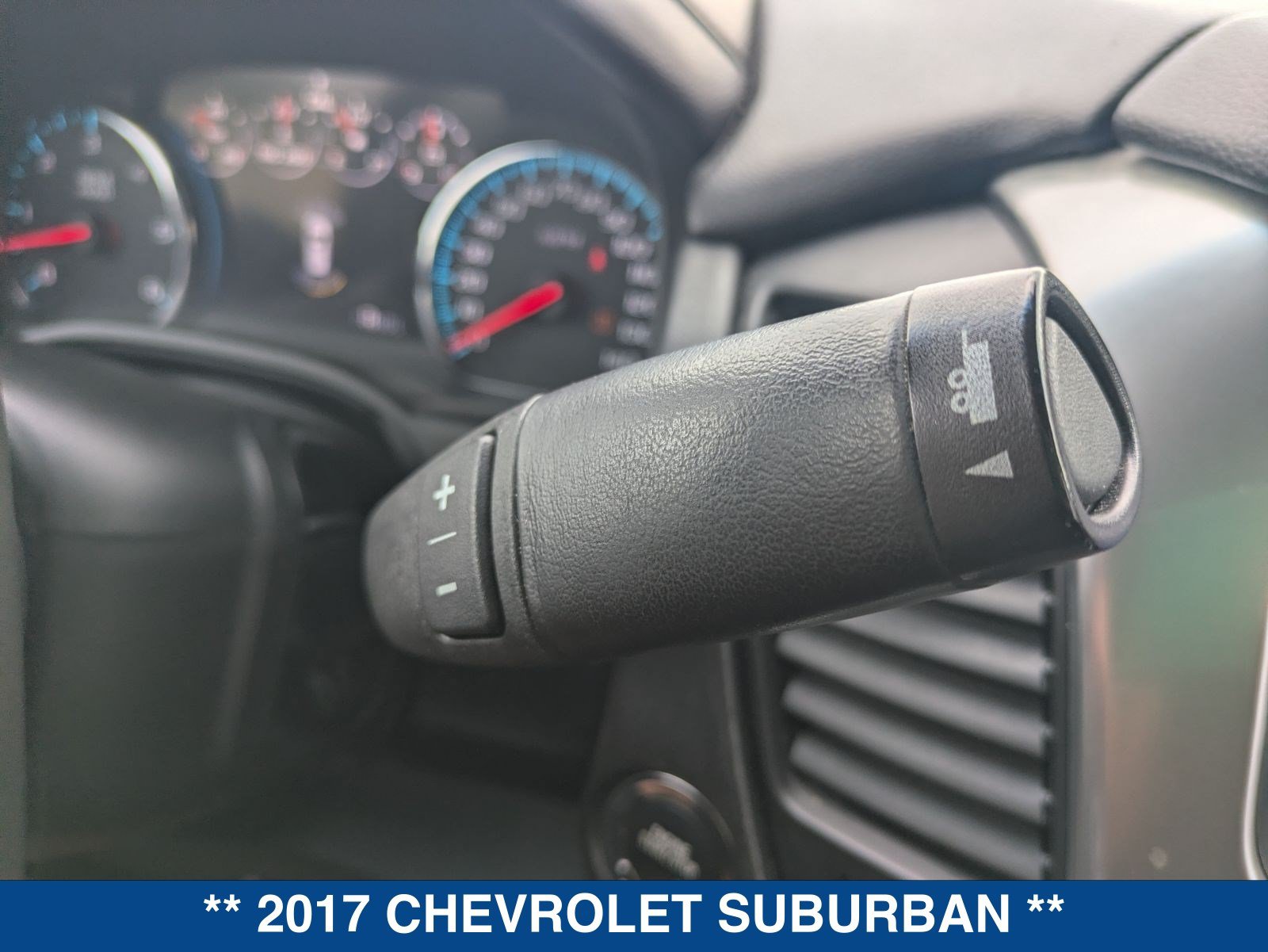 Used 2017 Chevrolet Suburban LT w/ LT Signature Package RWD image 34