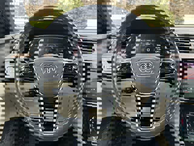 Used 2024 Audi Q8 e-tron Premium Plus image 8