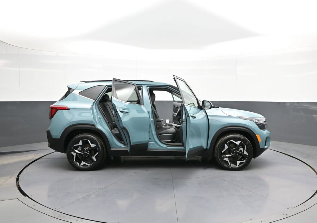 Certified 2025 Kia Seltos EX w/ EX Sunroof Package image 43