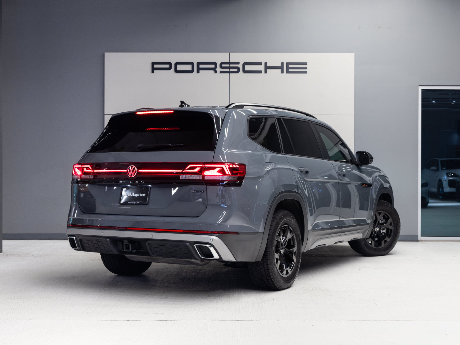 Used 2025 Volkswagen Atlas Peak Edition SE AWD/4WD image 7