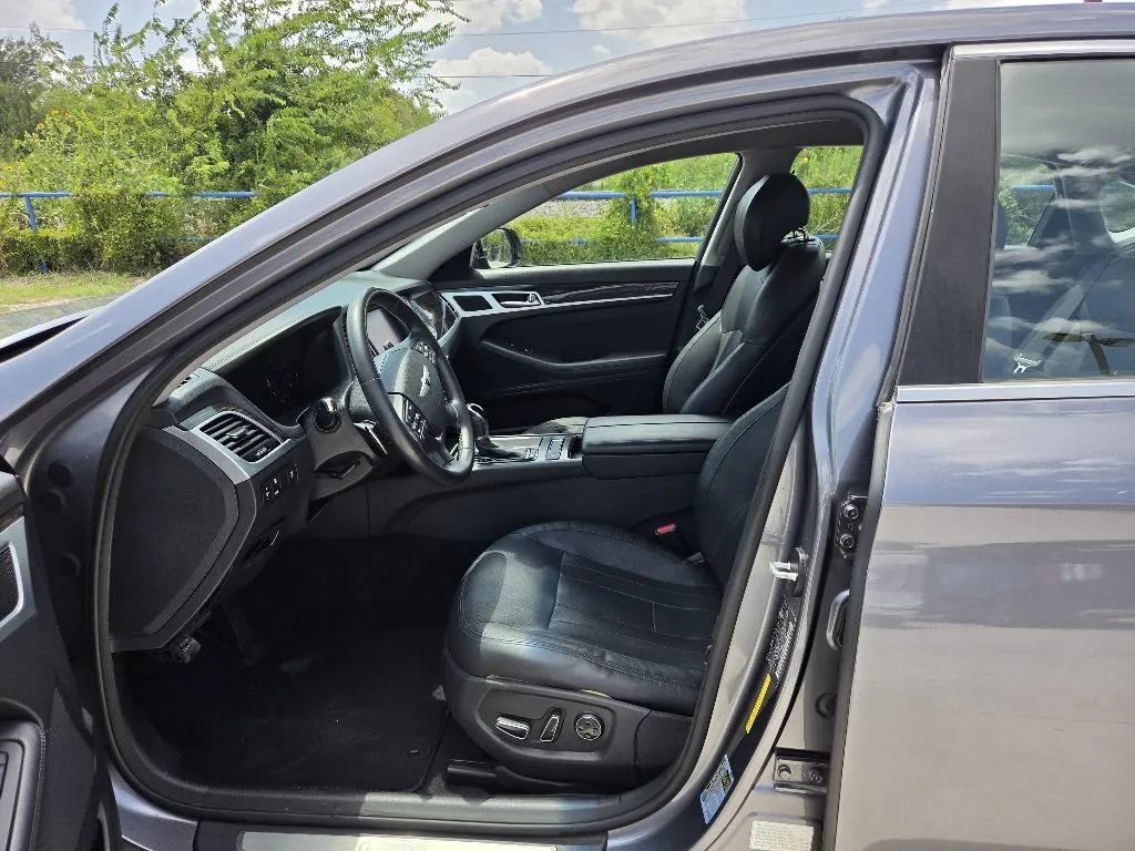 Used 2016 Hyundai Genesis 3.8 RWD image 13