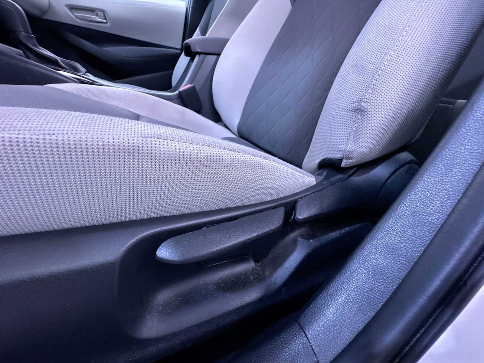 Used 2023 Toyota Corolla LE FWD image 5