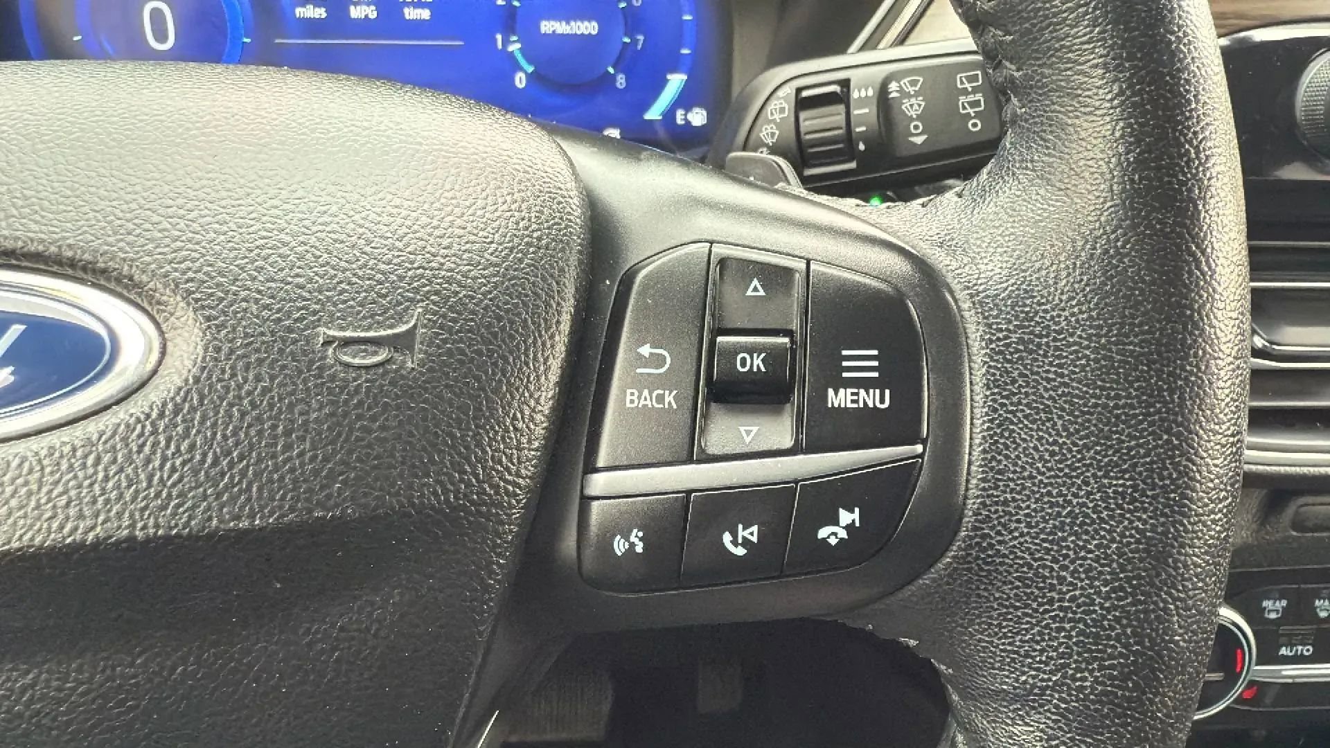 Used 2020 Ford Escape Titanium image 11