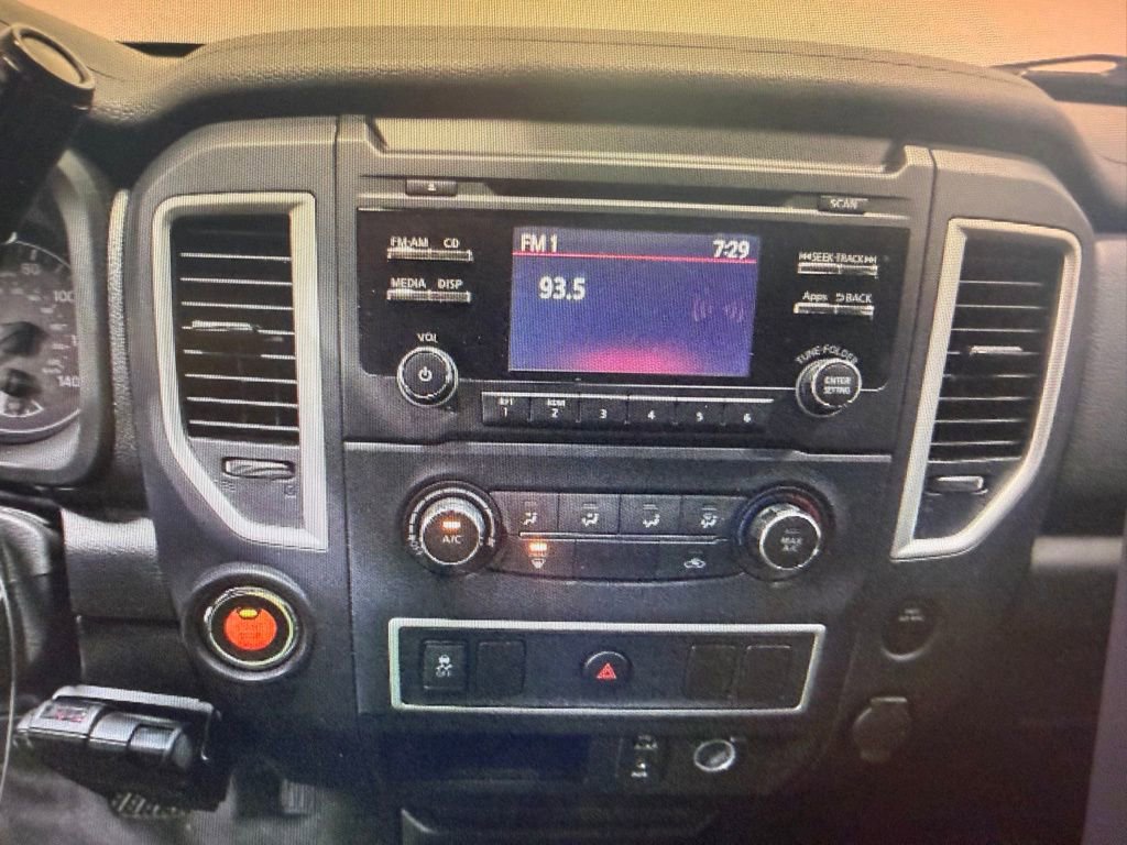 Used 2017 Nissan Titan S image 11