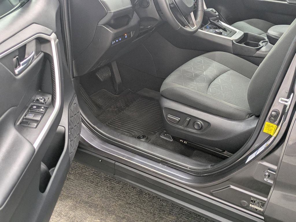 Used 2021 Toyota RAV4 XLE w/ XLE Grade Weather Package image 20