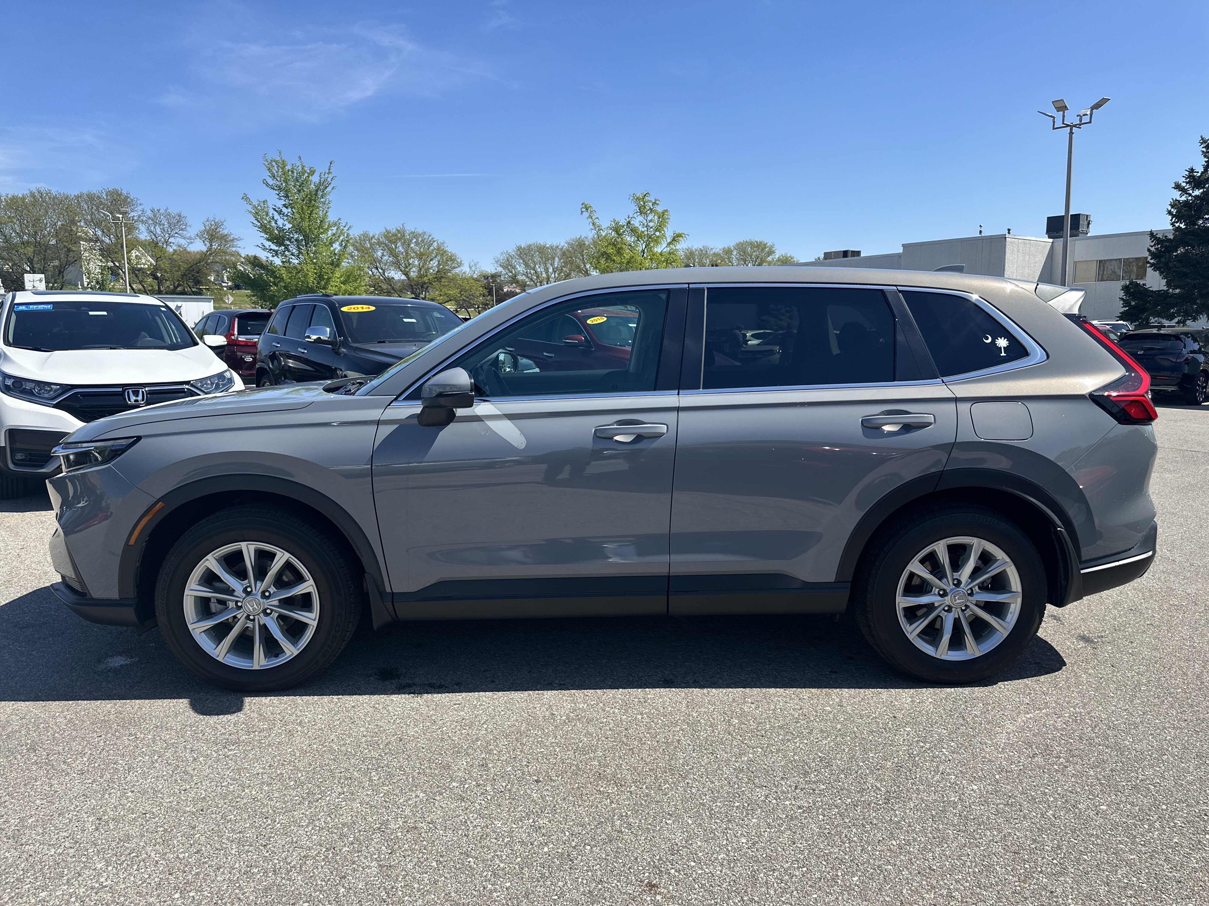 Used 2025 Honda CR-V EX image 6