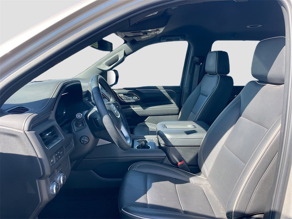 Used 2024 GMC Yukon XL SLT w/ SLT Luxury Package image 11