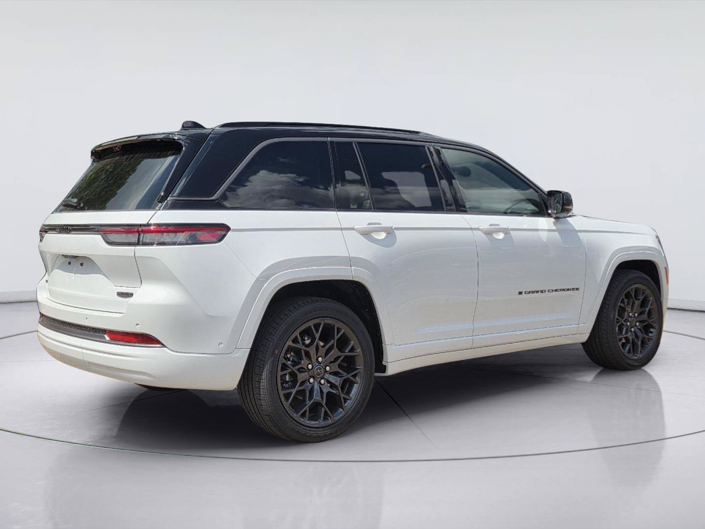 New 2027 Jeep Grand Cherokee Summit AWD/4WD image 3