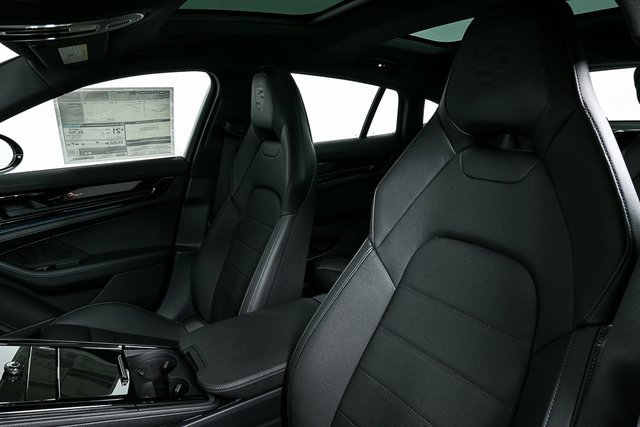 New 2025 Porsche Panamera 4 image 5