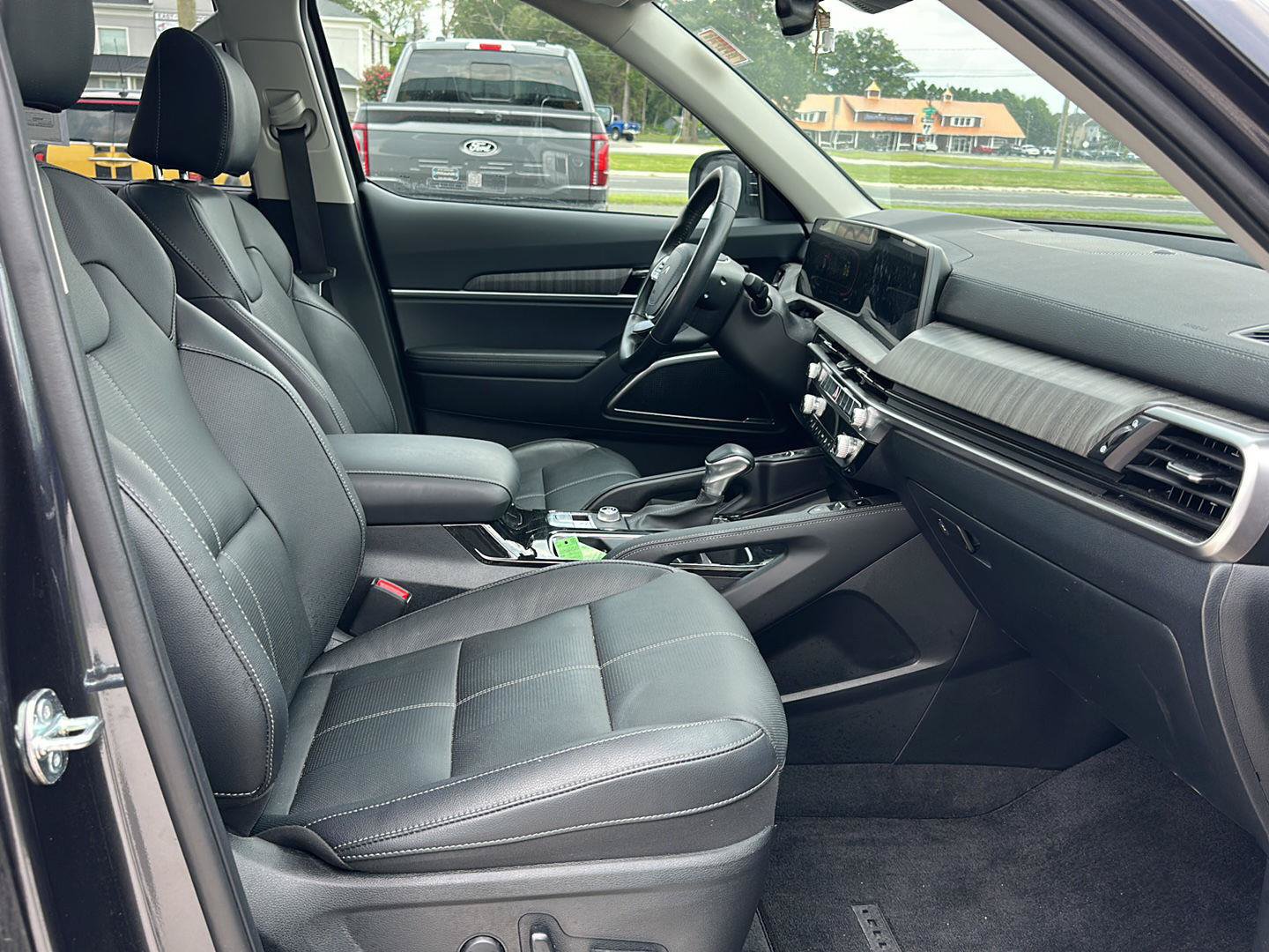 Used 2025 Kia Telluride EX FWD image 13
