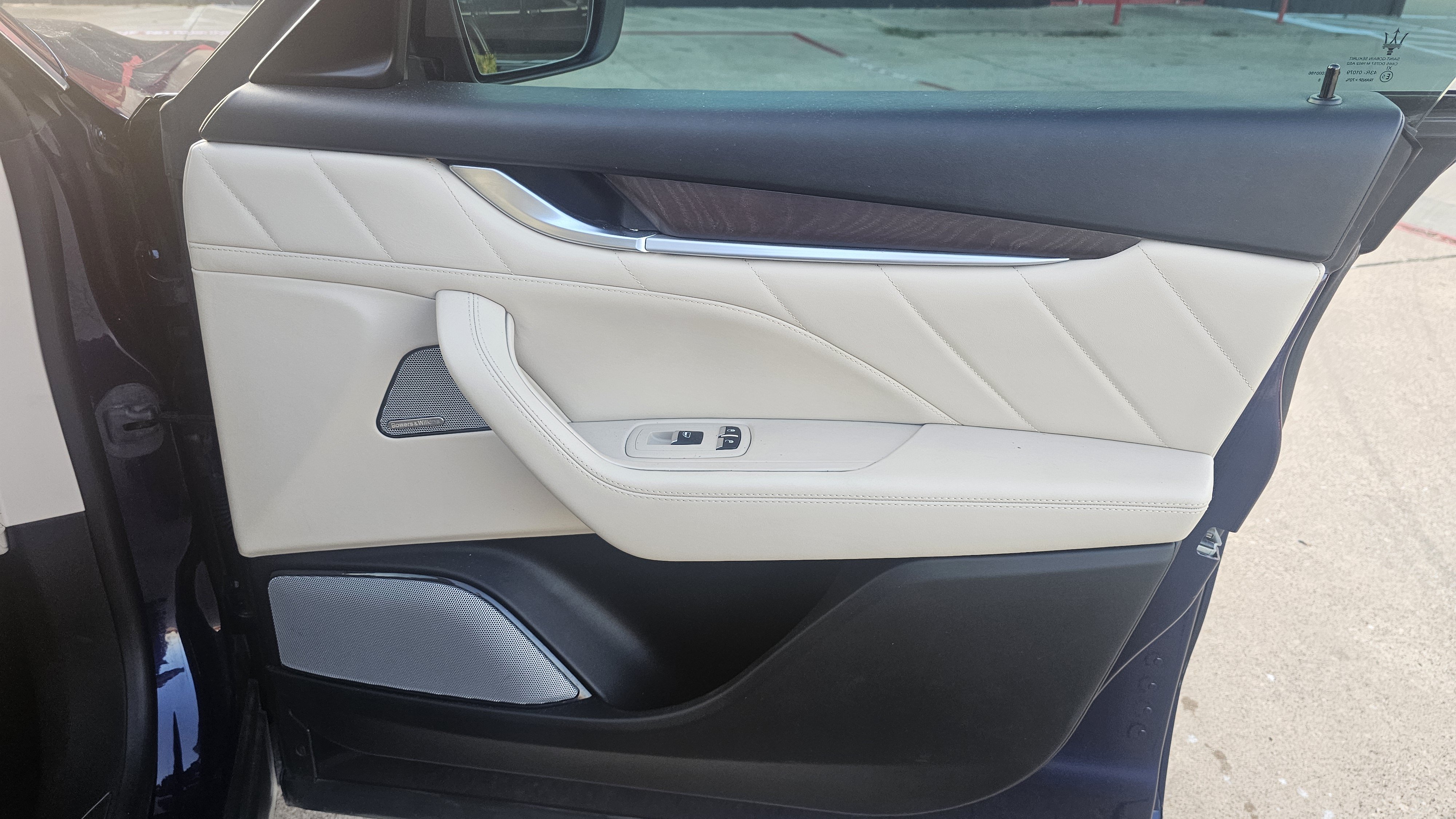 Used 2019 Maserati Levante GranLusso AWD/4WD image 38