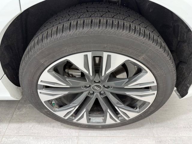 Certified 2025 Audi Q8 Premium Plus w/ Premium Plus Package AWD/4WD image 5