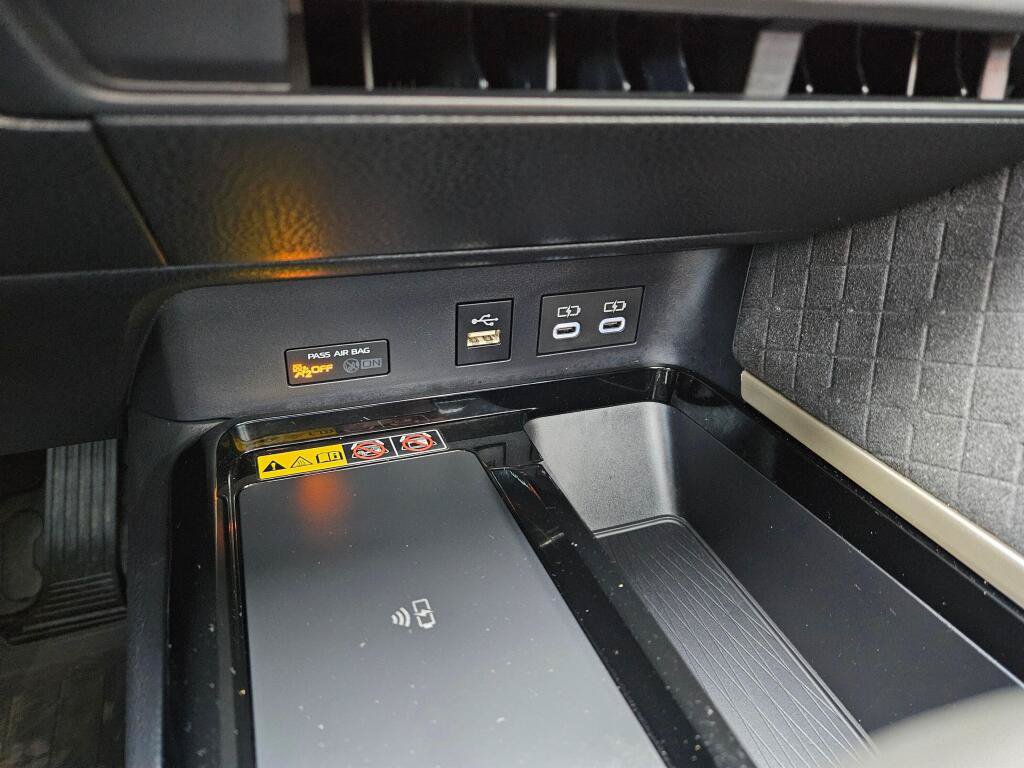 Used 2025 Toyota Camry XLE AWD/4WD image 24
