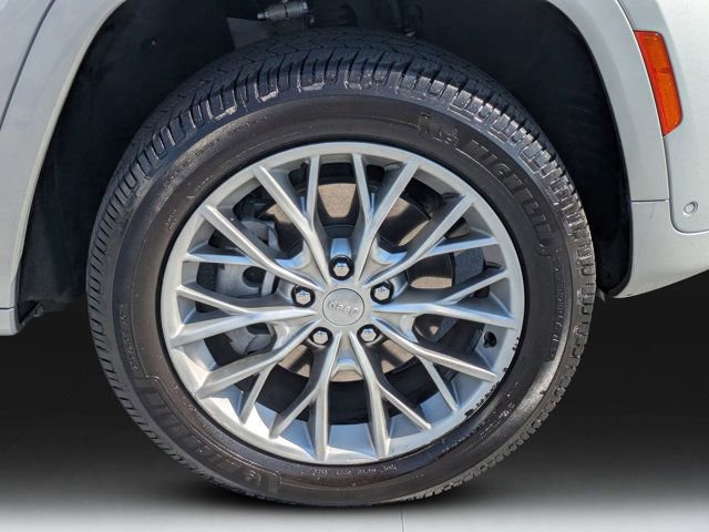Used 2022 Jeep Grand Cherokee Summit AWD/4WD image 9