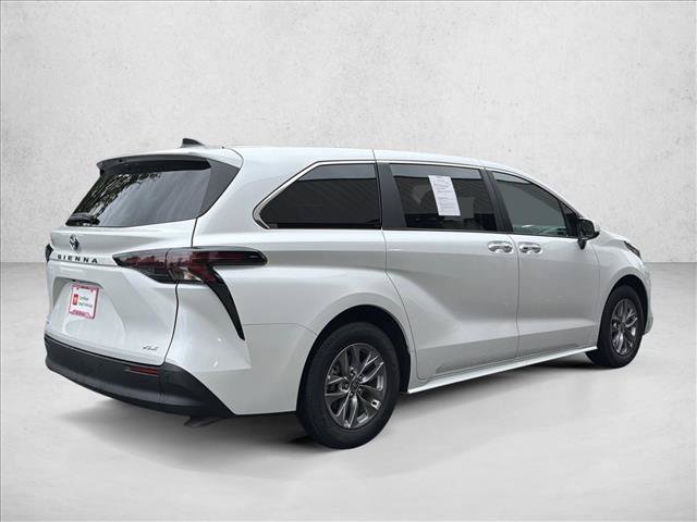 Used 2025 Toyota Sienna XLE AWD/4WD image 5