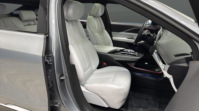 Used 2024 Cadillac Lyriq Luxury image 24