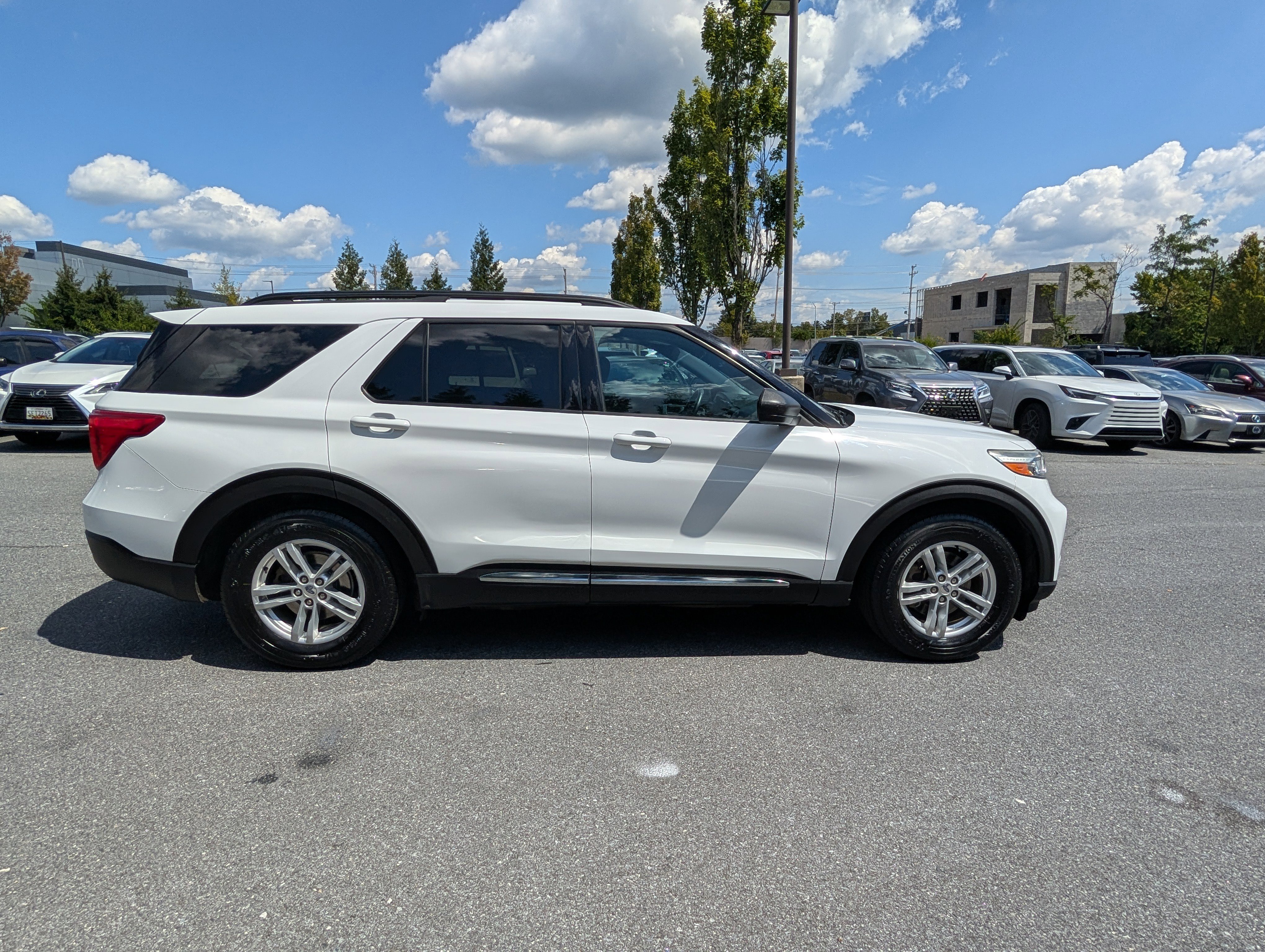 Used 2020 Ford Explorer XLT image 2