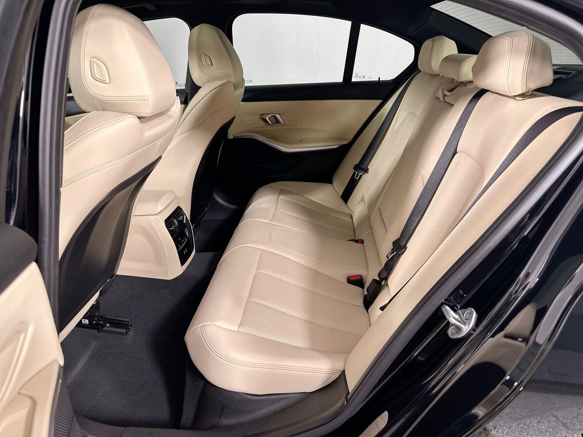 Used 2025 BMW 330i 330i w/ Convenience Package image 25