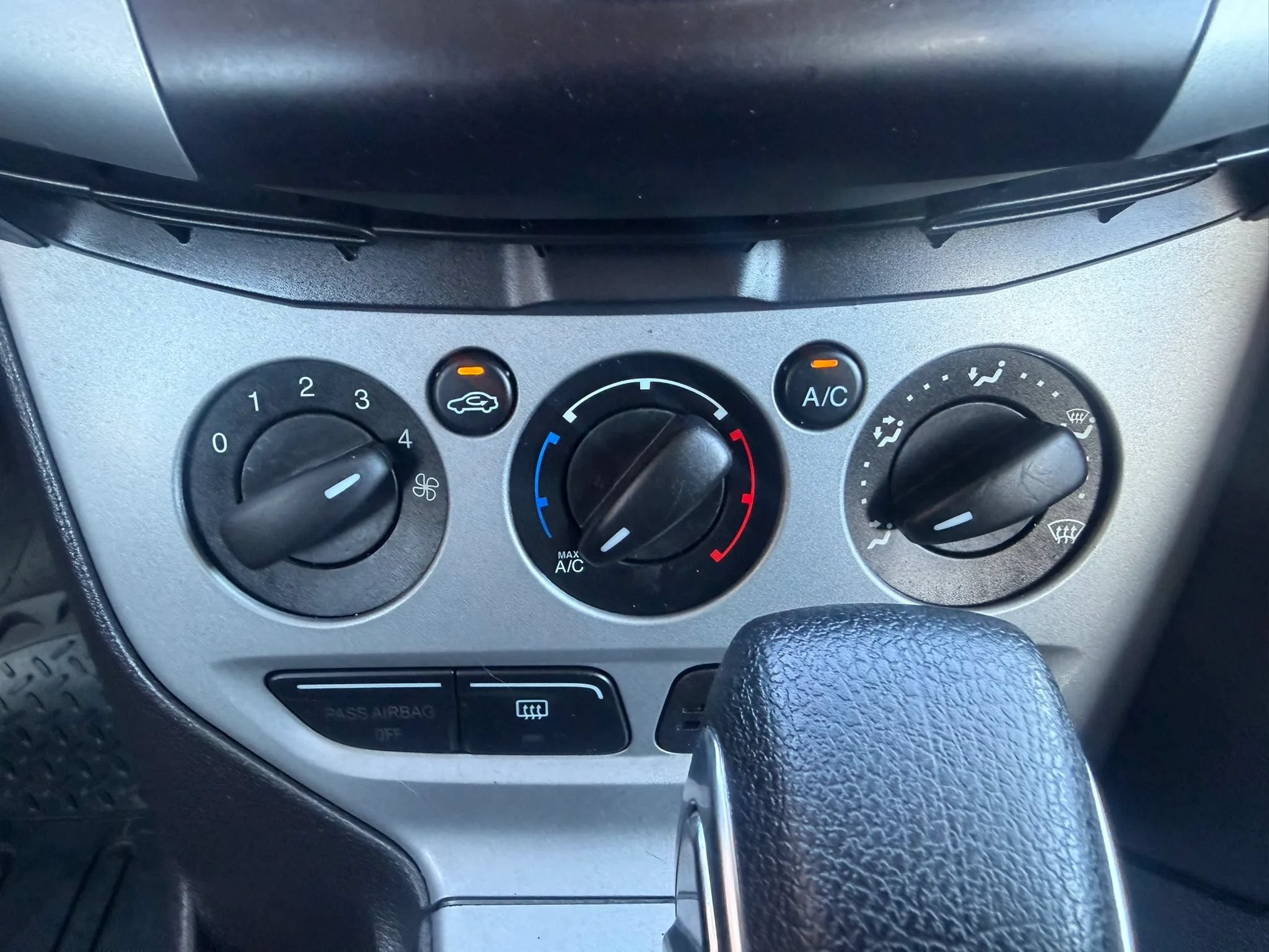 Used 2012 Ford Focus SE FWD image 20