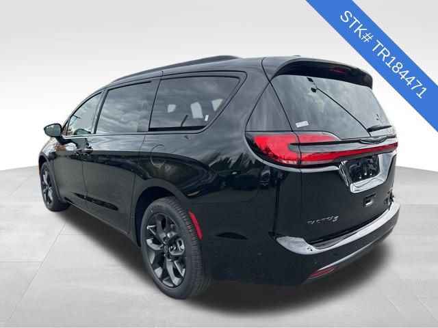 New 2026 Chrysler Pacifica Limited w/ S Appearance Package image 5