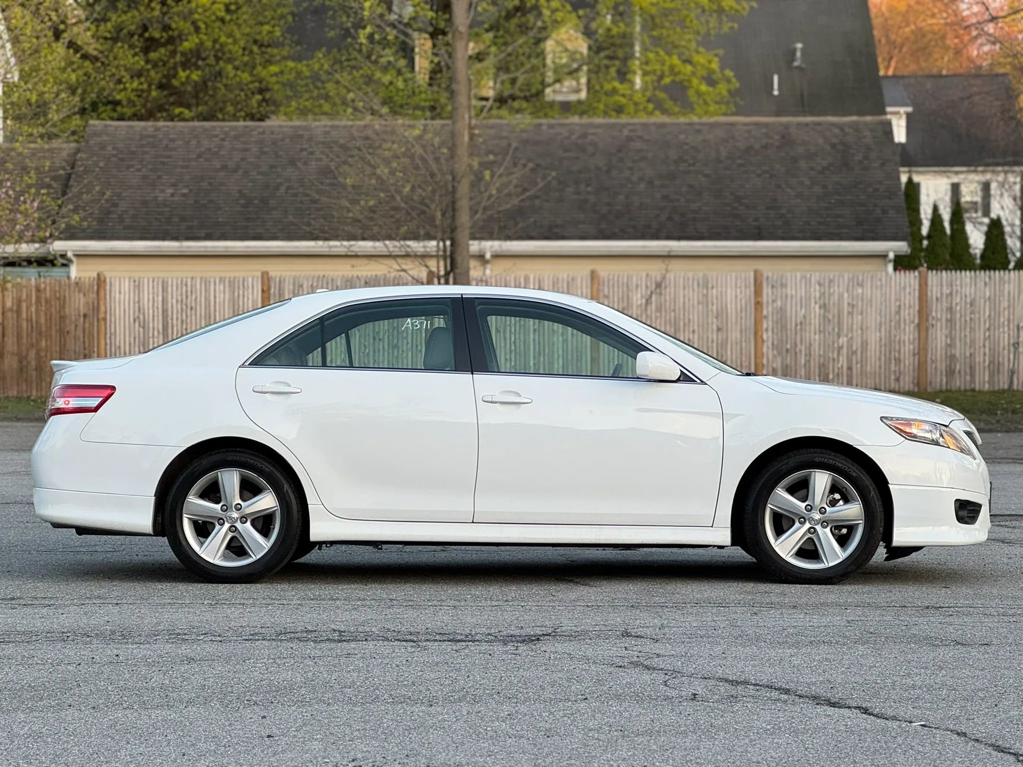 Used 2011 Toyota Camry SE w/ Sport Leather Pkg FWD image 5