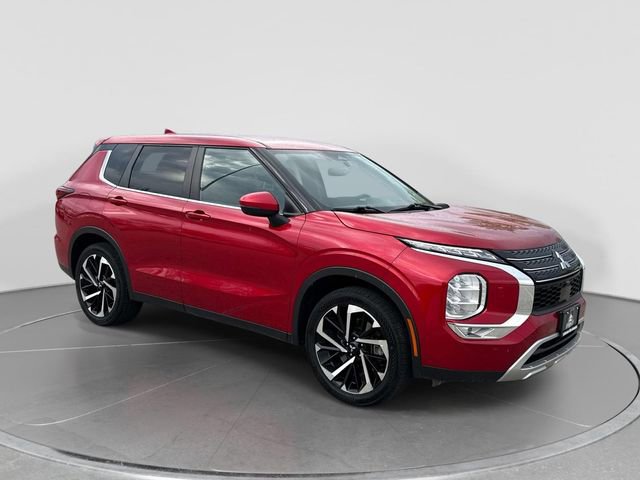 Used 2023 Mitsubishi Outlander SE image 4