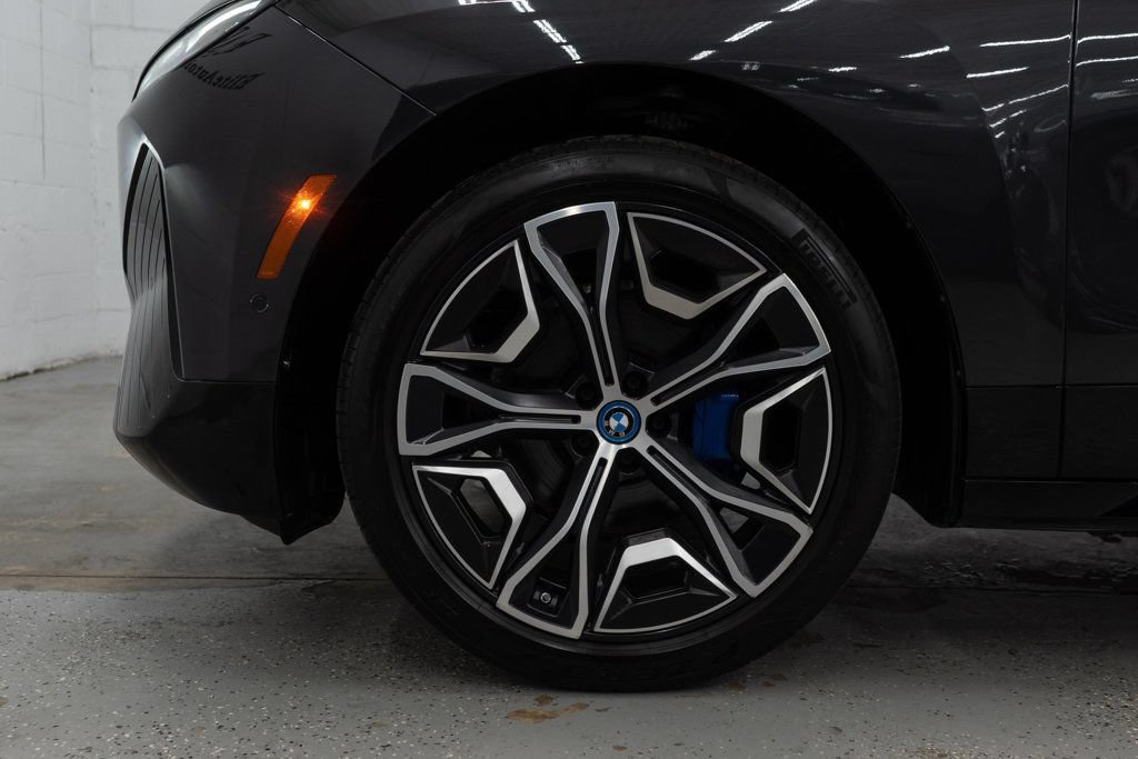 Used 2024 BMW iX xDrive50 w/ Premium Package AWD/4WD image 35