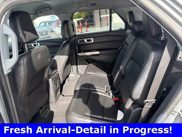 Used 2024 Ford Explorer XLT w/ Equipment Group 202A RWD image 11
