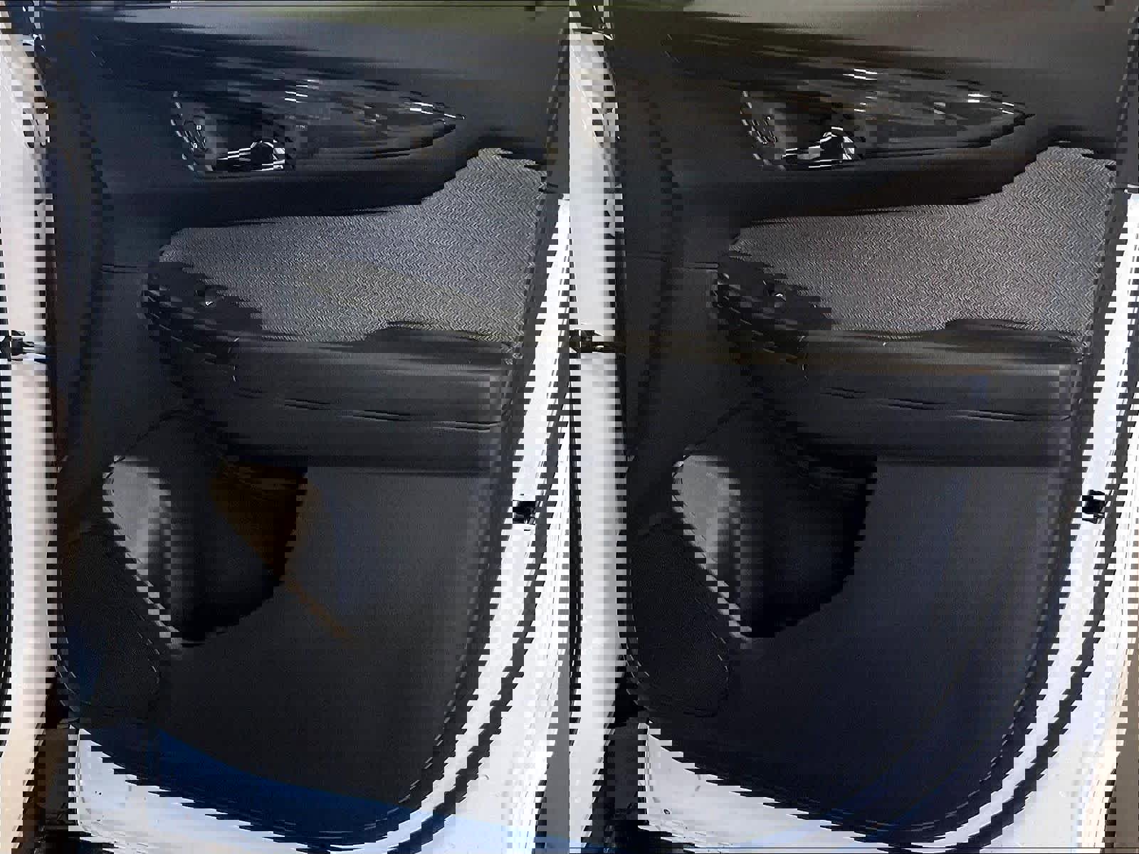 Used 2025 Chevrolet TrailBlazer LT AWD/4WD image 12