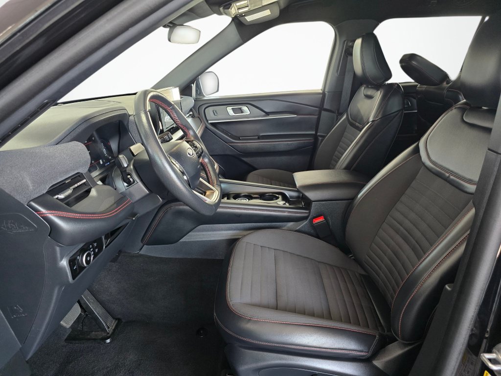 Used 2025 Ford Explorer ST-Line AWD/4WD image 17