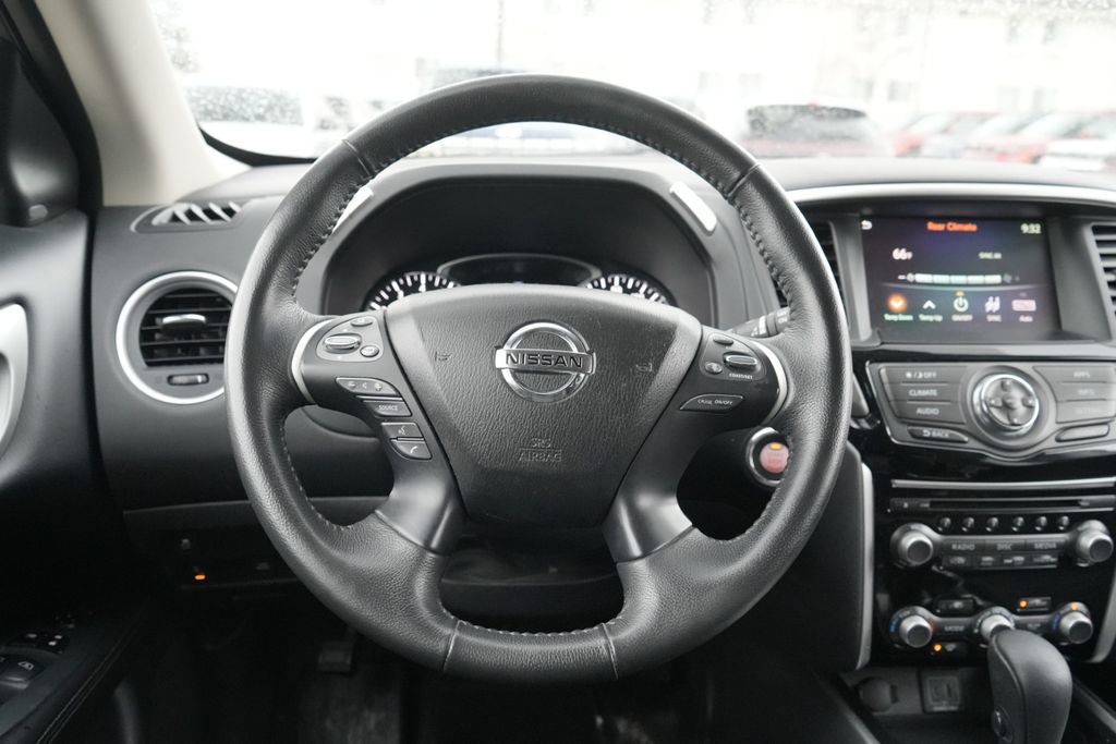 Used 2019 Nissan Pathfinder SV image 17