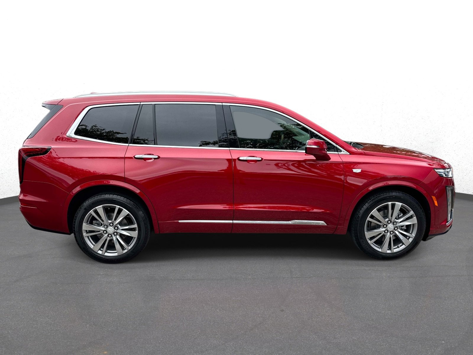 Used 2024 Cadillac XT6 Premium Luxury w/ Technology Package image 2