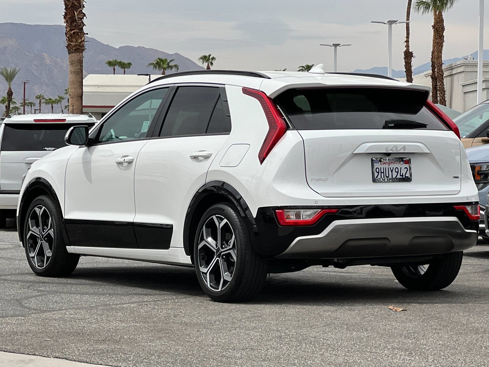 Used 2023 Kia Niro EX Touring FWD image 5