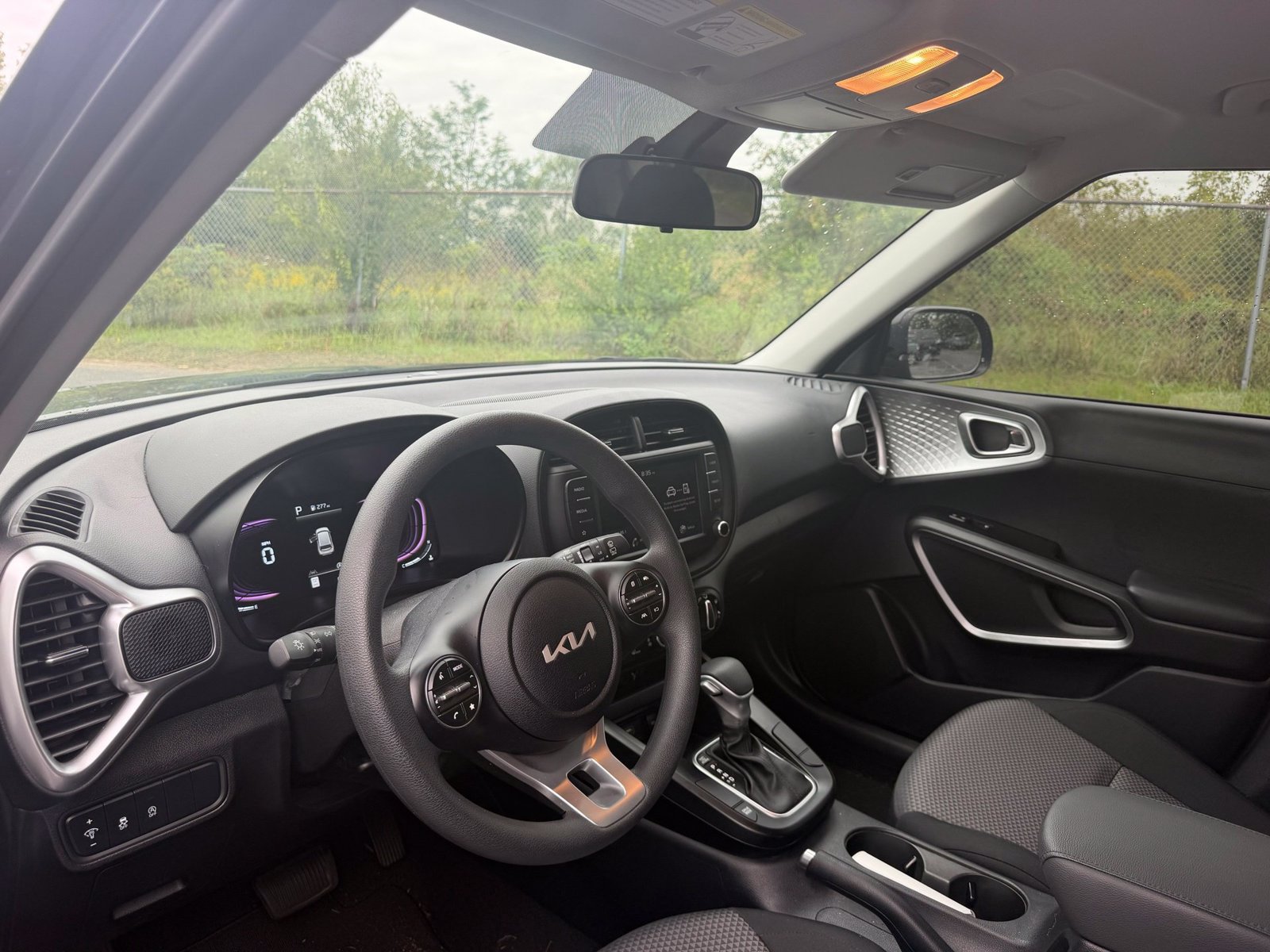 Used 2025 Kia Soul LX FWD image 11