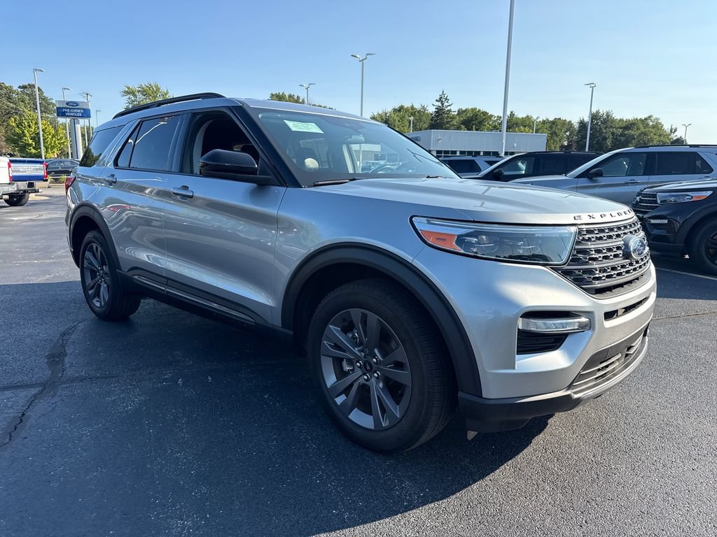 Used 2023 Ford Explorer XLT w/ Equipment Group 202A AWD/4WD image 7