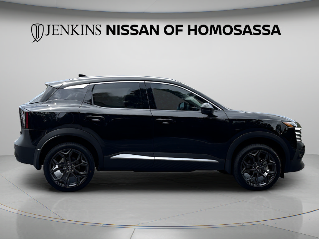New 2026 Nissan Kicks SR FWD image 2