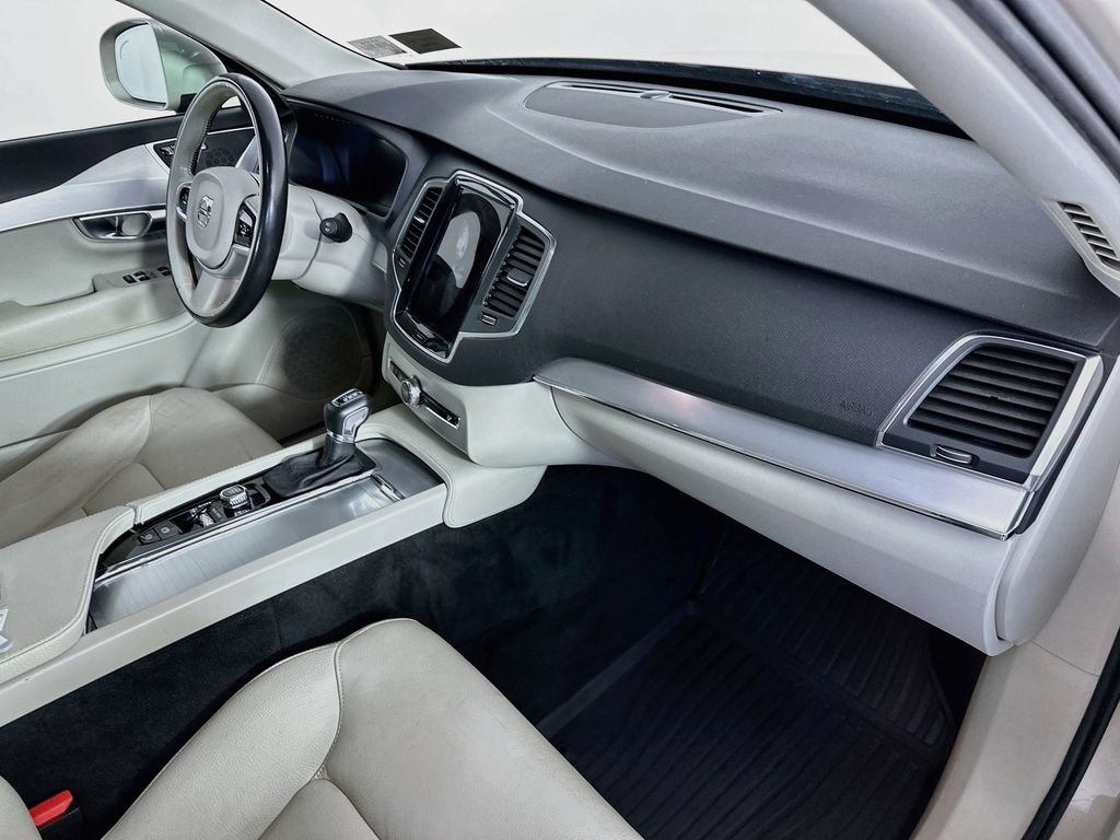 Used 2018 Volvo XC90 T6 Momentum w/ Convenience Package AWD/4WD image 30