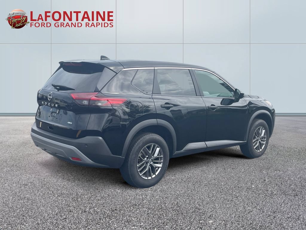 Used 2023 Nissan Rogue S AWD/4WD image 7