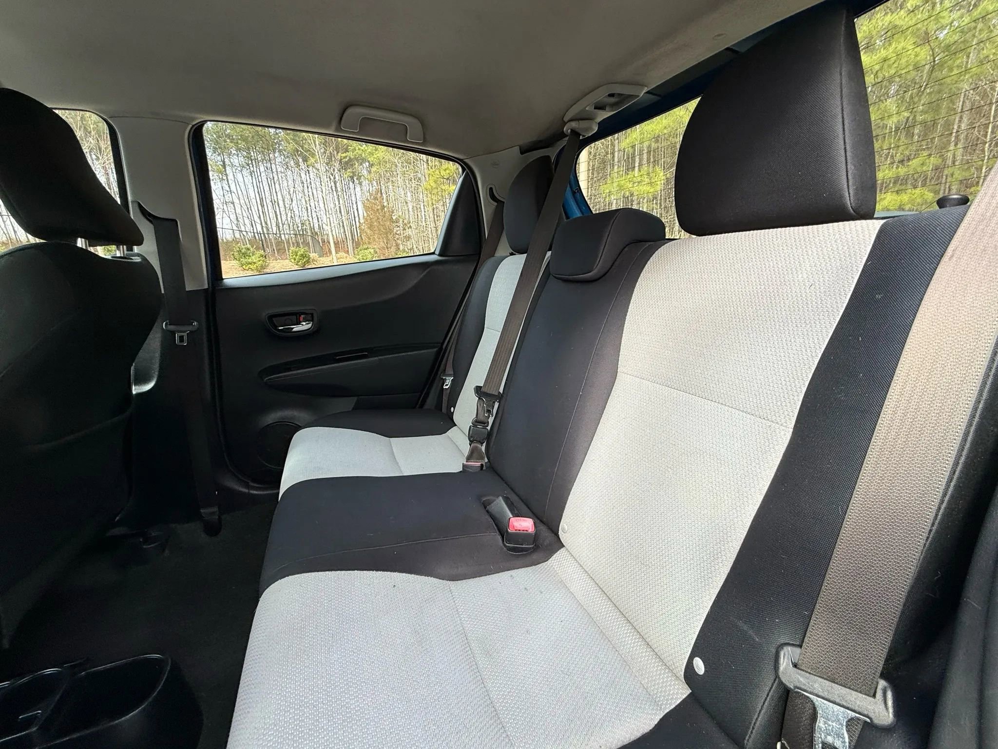 Used 2013 Toyota Yaris LE image 17