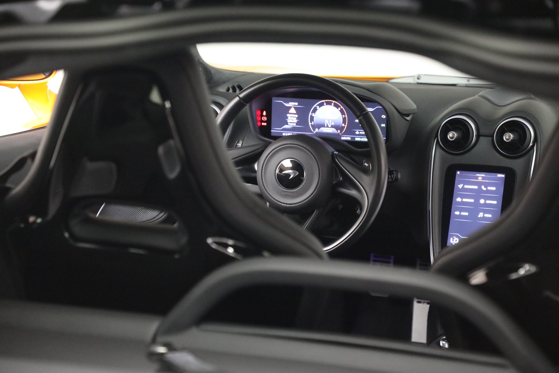 Used 2023 McLaren GT RWD image 24
