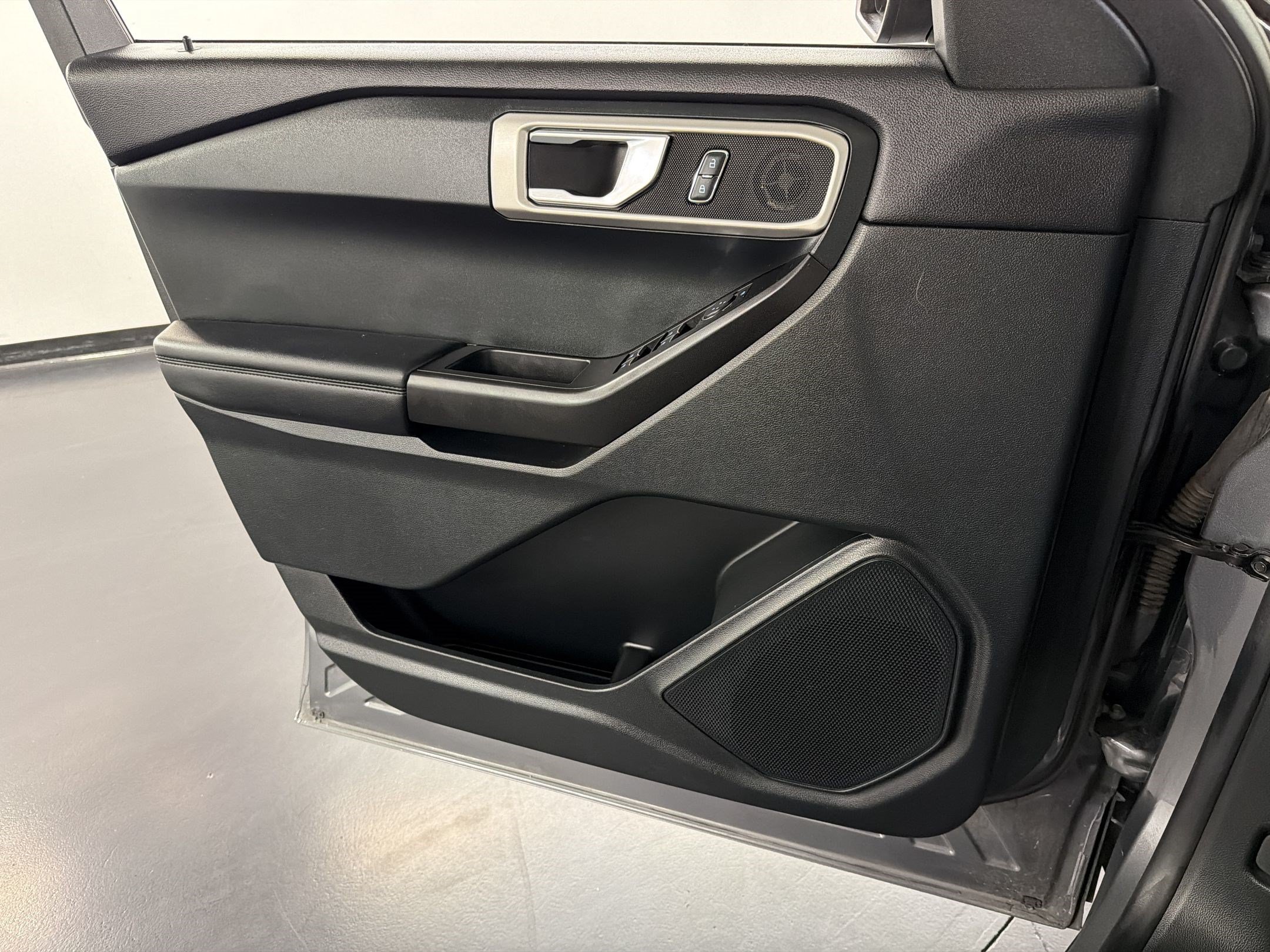 Used 2021 Ford Explorer 2WD image 13