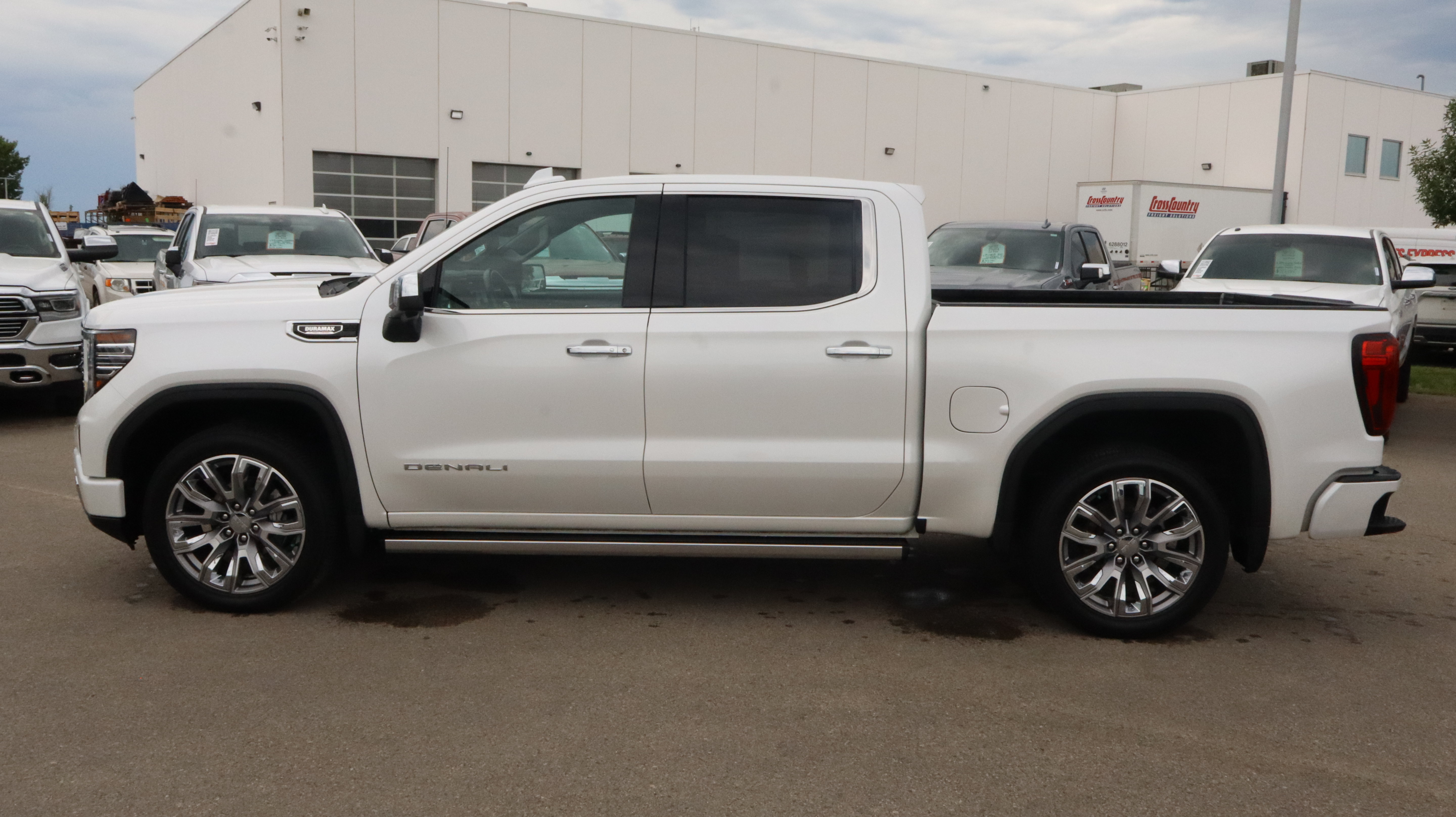 Used 2025 GMC Sierra 1500 Denali AWD/4WD image 4