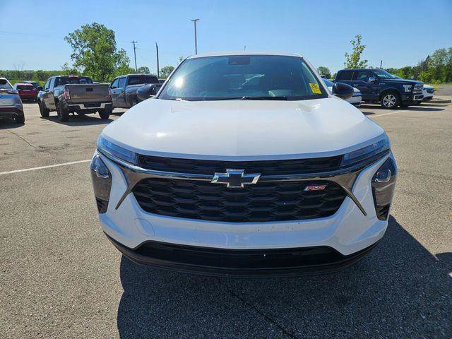Certified 2024 Chevrolet Trax RS FWD image 2