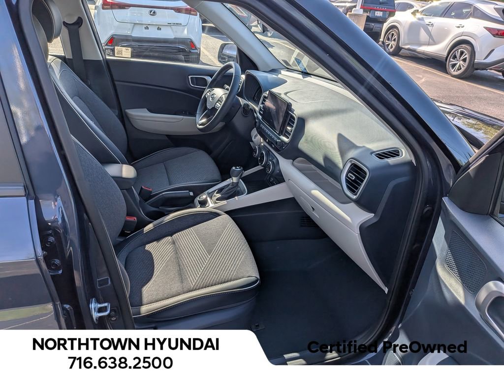 Used 2025 Hyundai Venue Limited FWD image 34