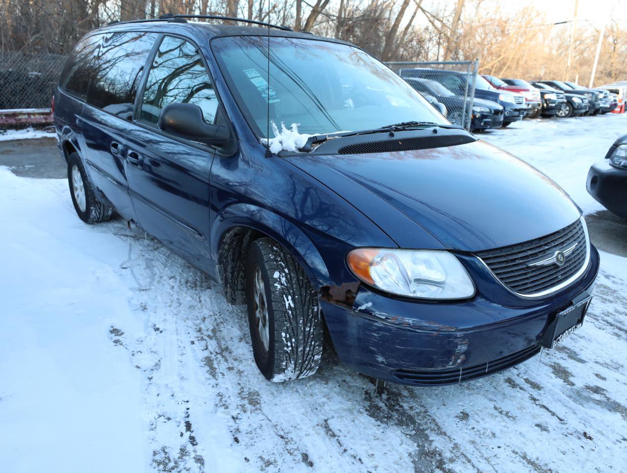 Used 2002 Chrysler Town & Country EX image 4