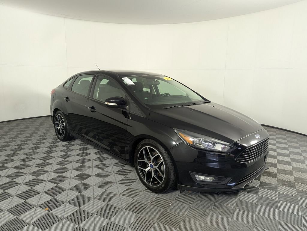 Used 2017 Ford Focus SE image 2