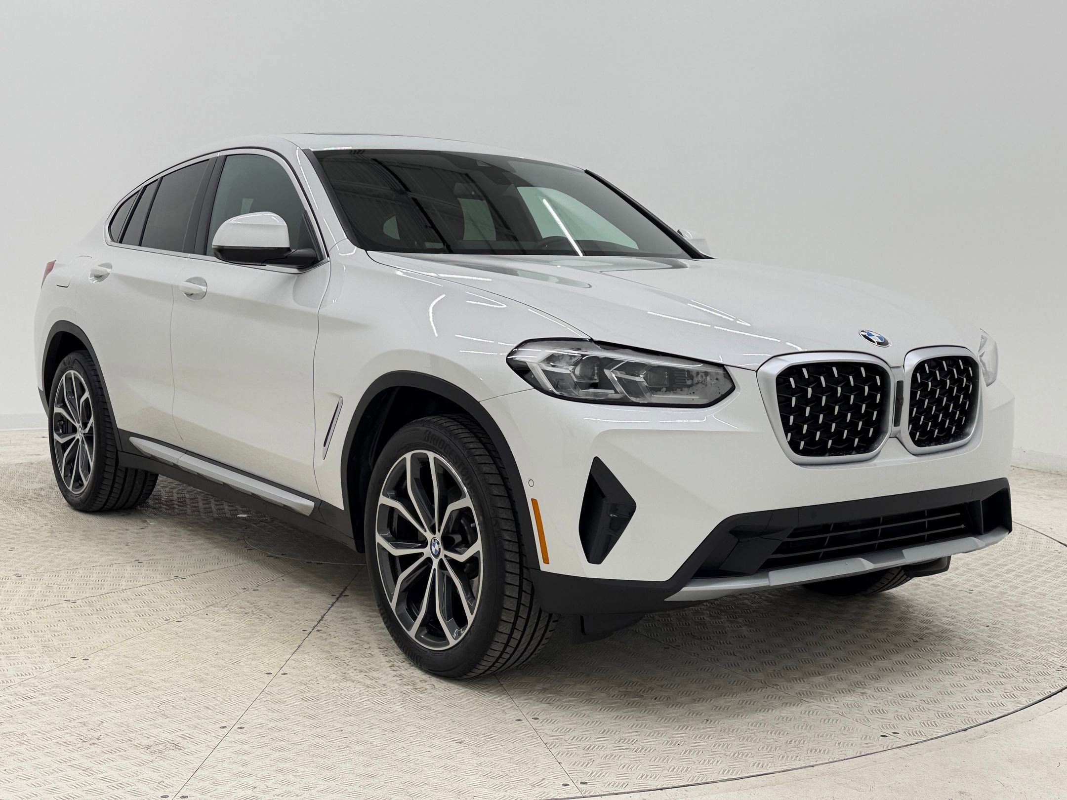 Certified 2025 BMW X4 xDrive30i w/ Premium Package image 7